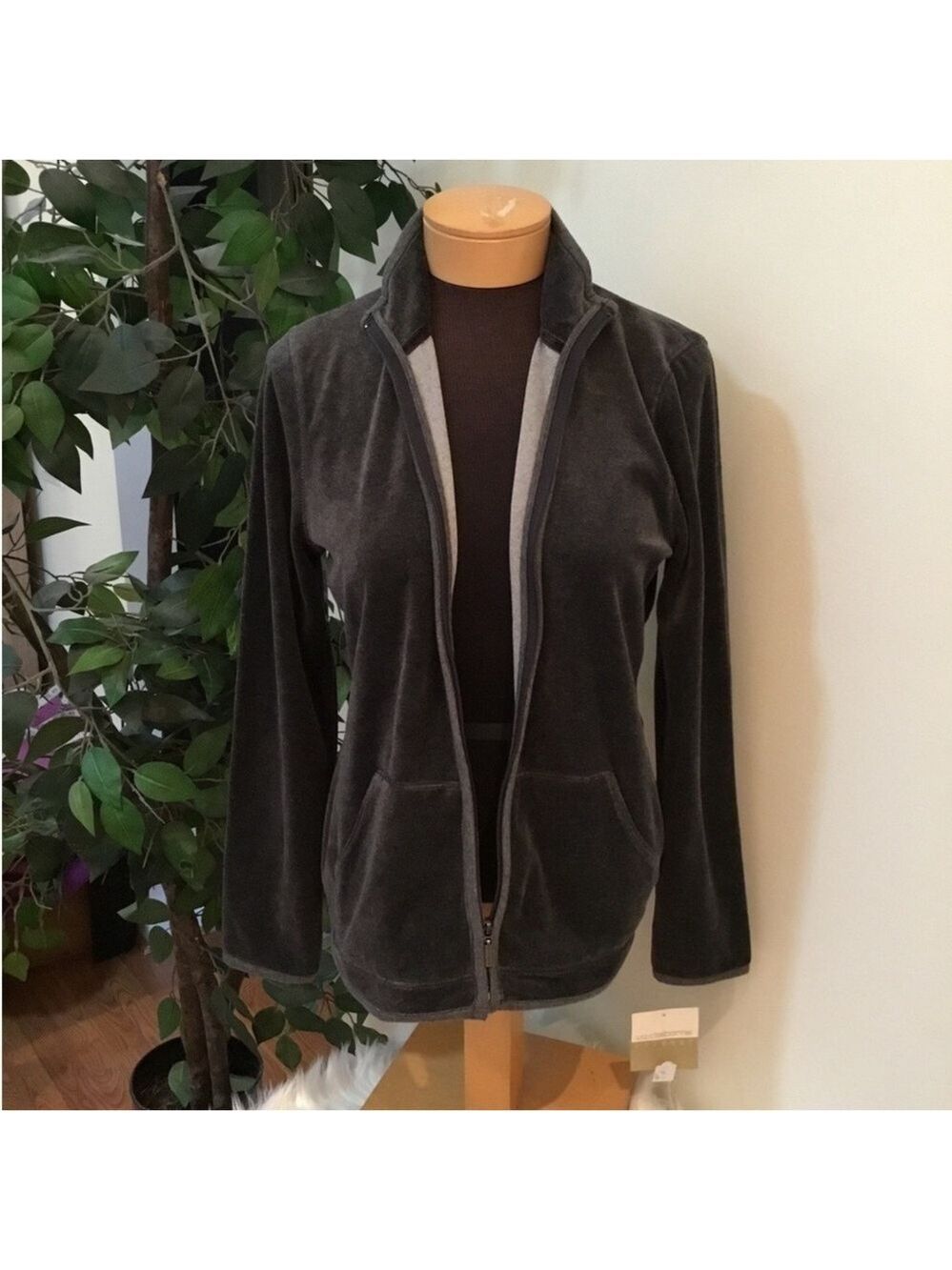 Liz Claiborne Woman’s medium full zip jacket high neck dark gray velour